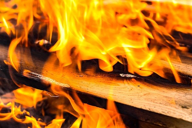 5 consigli per scegliere la stufa a legna giusta